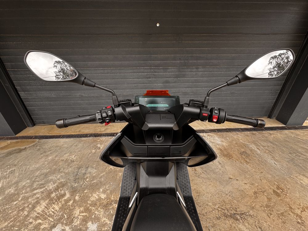 BMW CE04 como nova