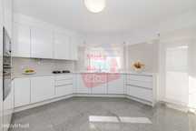 Excelente Apartamento 4 Assoalhadas, com 158m2 e Garagem com 70m2 em A