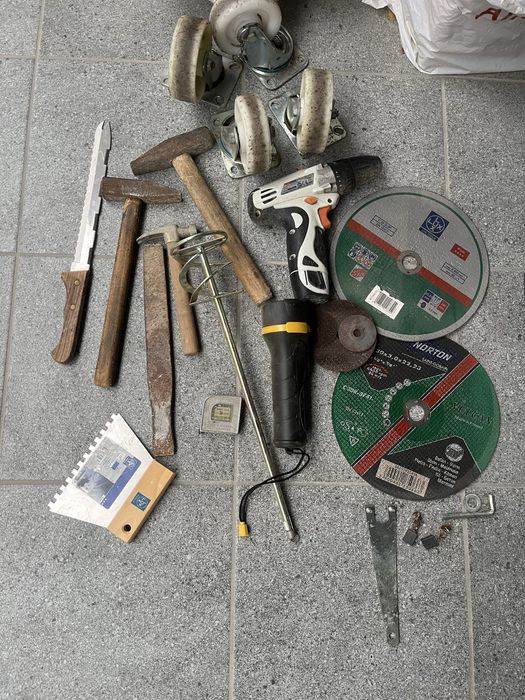 Wyprzedaż garażowa. Narzedzia kable duperele to co na zdjeciach.