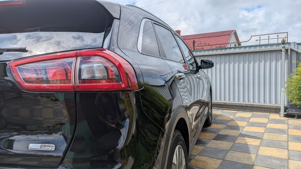 Продам автомобіль Kia niro