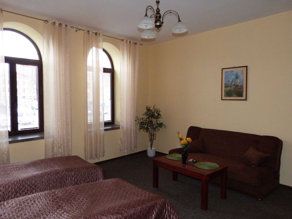 Centrum, Świętoduska 8, koło DEPTAKA