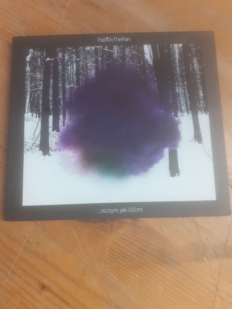 Płyta PatrickThePan
...niczym jak liśćmi
Z autografem.
Sprawna.