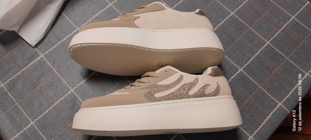 3 Pares de sapatos novos