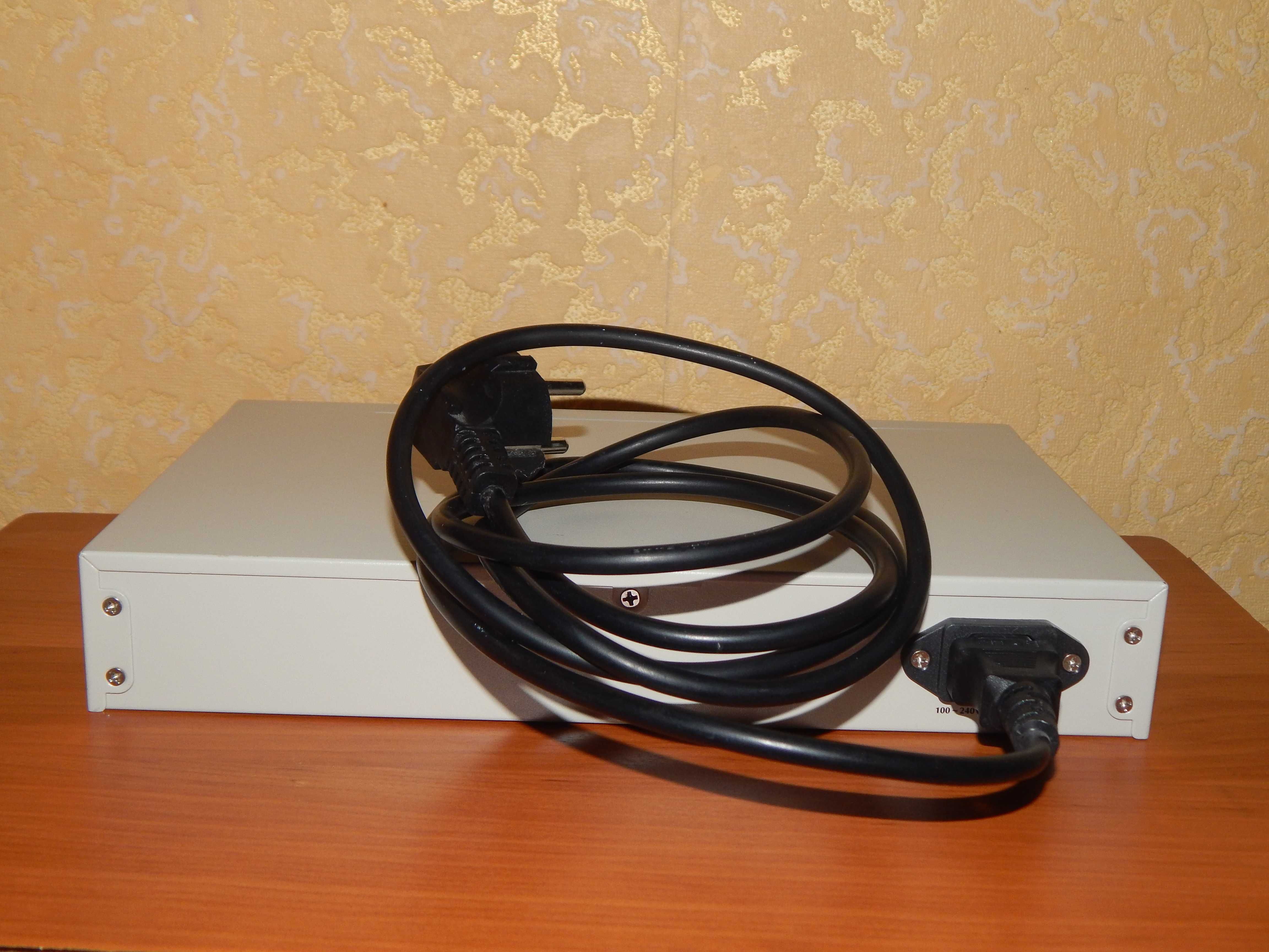 Коммутатор комутатор суич REPOTEC Switch Fast Ethernet 24 порта 10/100