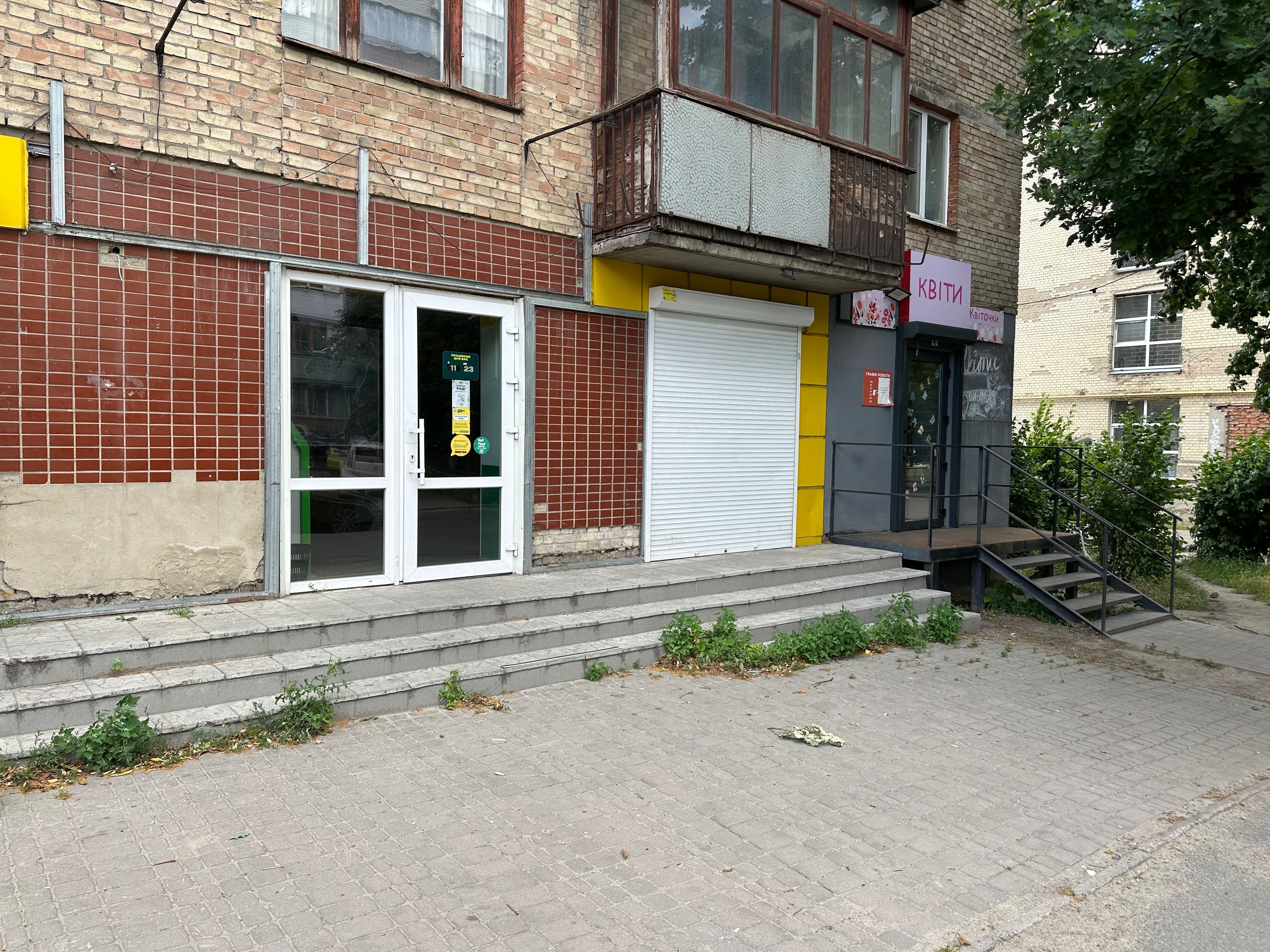 Здам фасад 12 м2 Перекресток Нежинская Голего Гарматная НАУ/АТБ