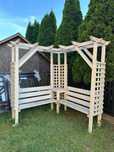 Pergola ogrodowa, dwa siedziska, solidna konstrukcja.