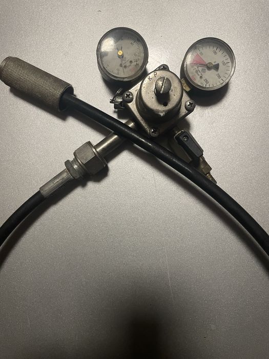 Reduktor z wężem ciśnieniowym co2