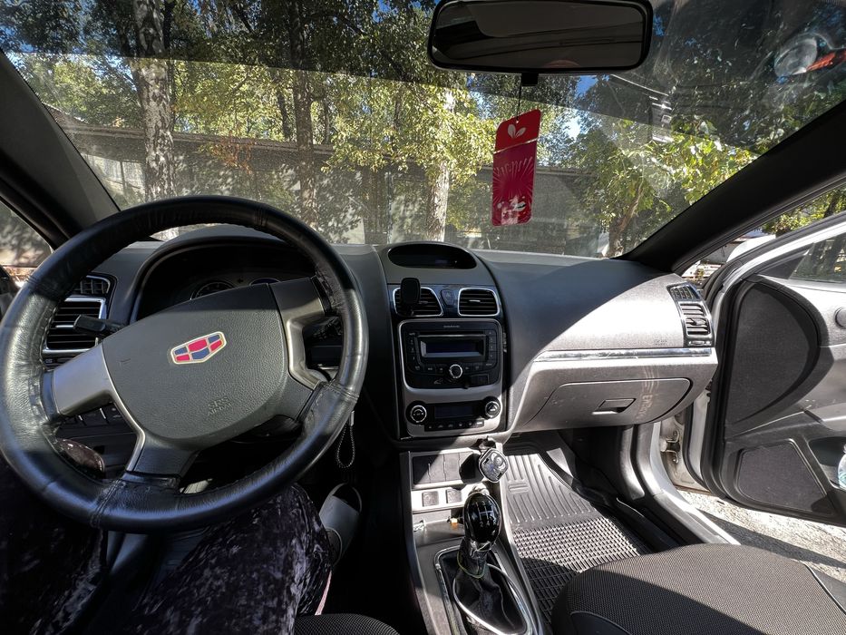 Geely Сімейне авто в хорошому стані