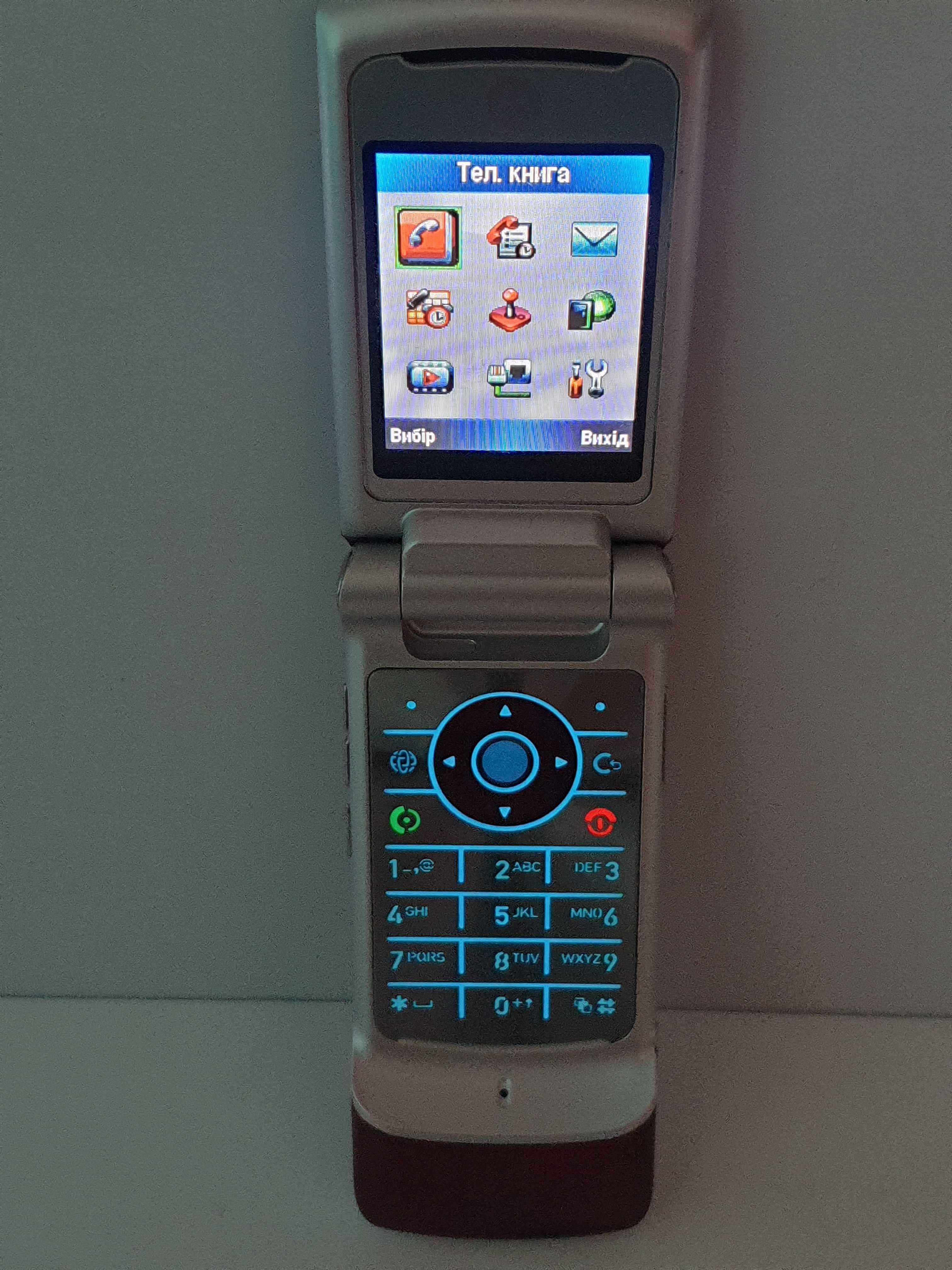 Motorola KRZR K1 +зарядне
