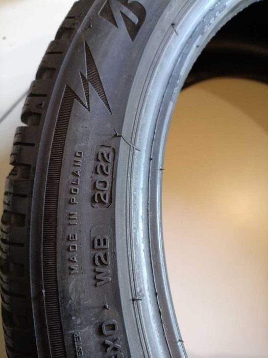 Пара шин б/у 215/45R18 93V Bridgestone Blizzak LM005