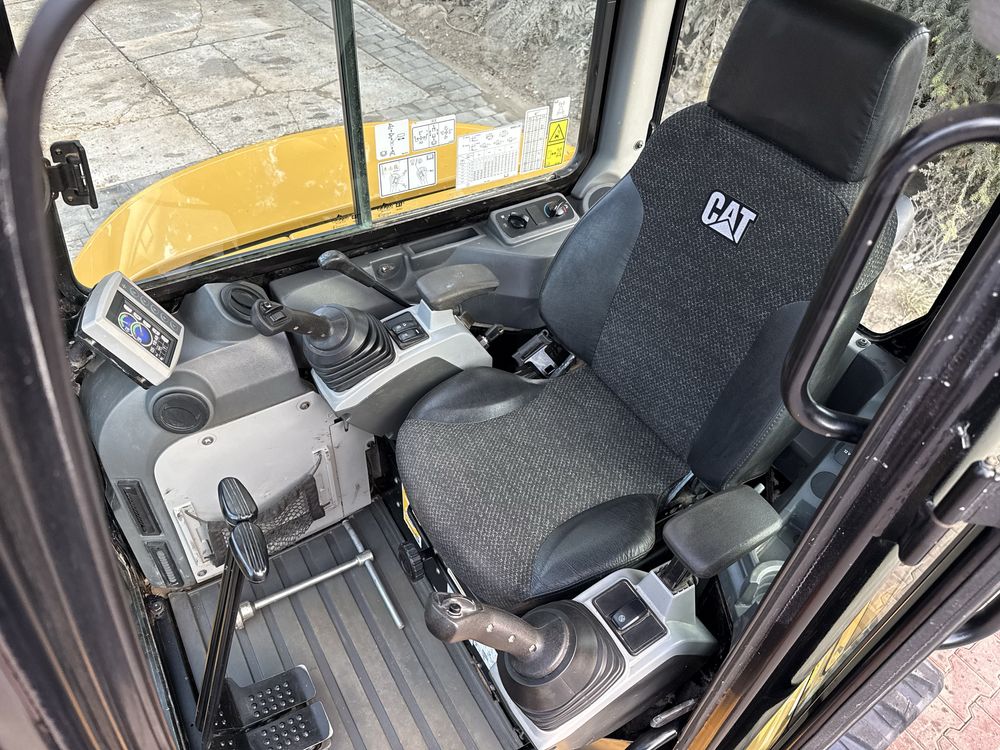 Minikoparka Caterpillar CAT 305 E2 CR z Niemiec długie ramię