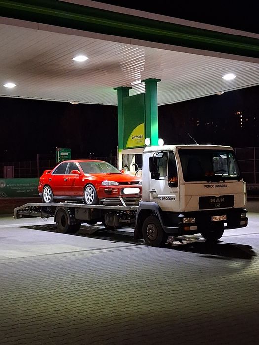 Transport maszyn i samochodów autolawetą, pomoc drogowa laweta