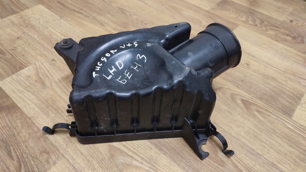 Корпус  повітряного фільтра Hyundai Tucson (низ) 28112-2E000