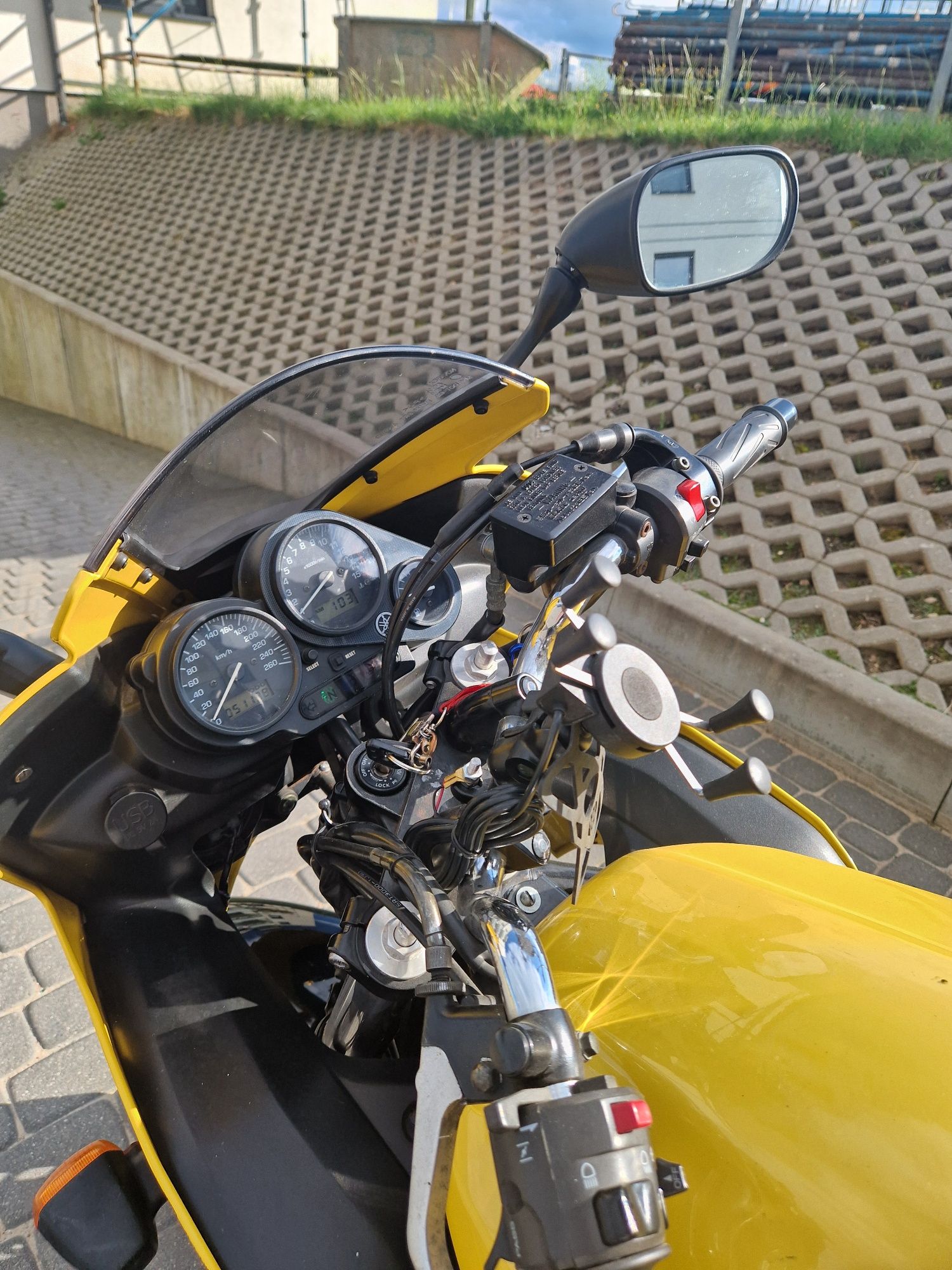 Yamaha fazer fzs 600 polift