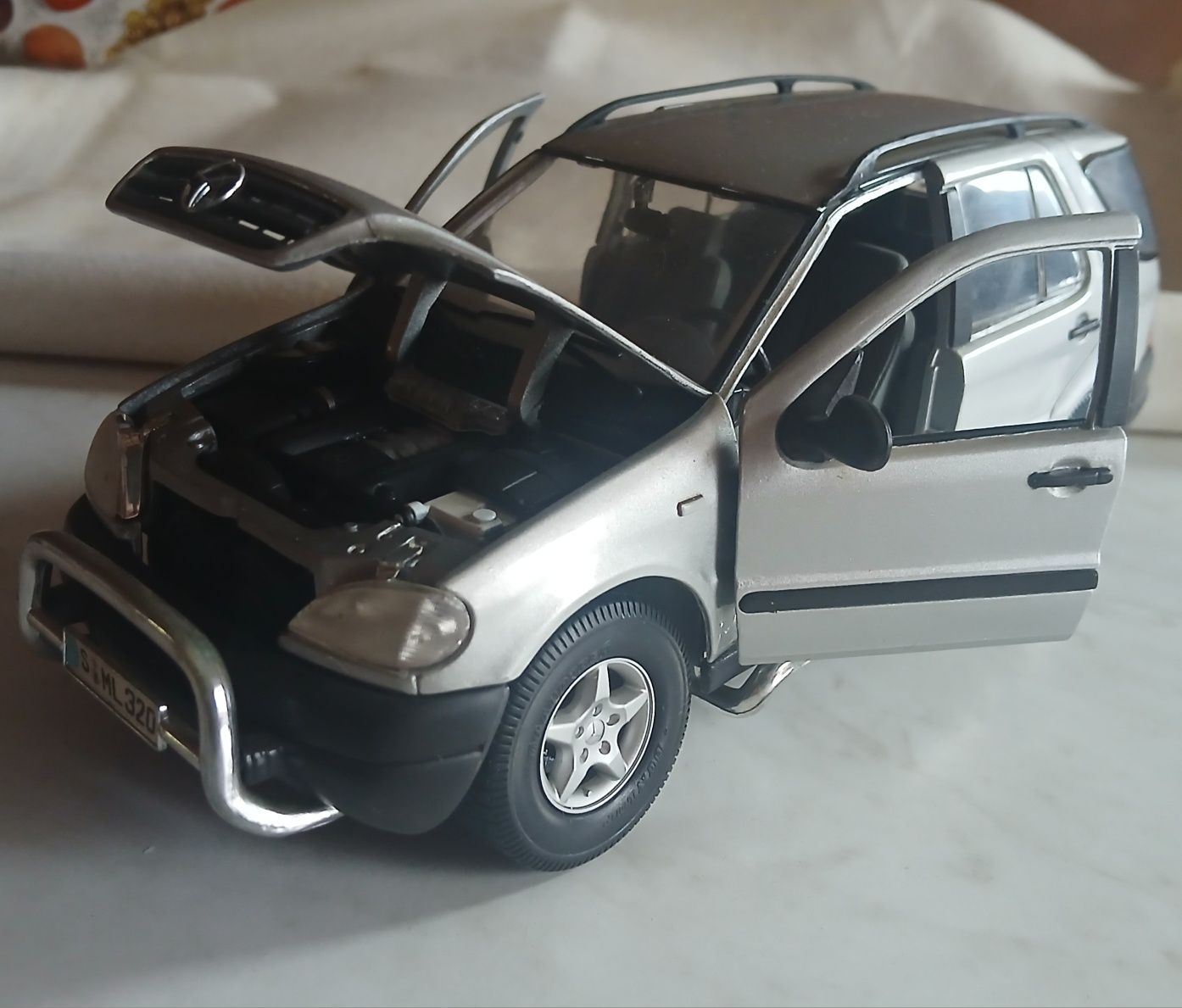 Mercedes Klasa ML 1:18