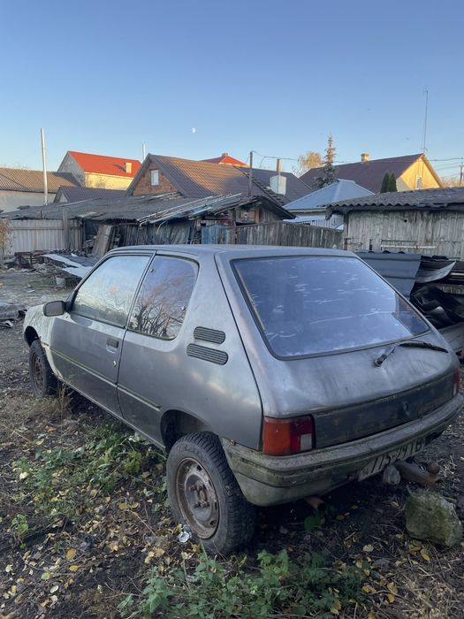 Peugeot 205 — мотор не здається, навіть якщо ти здаєшся
