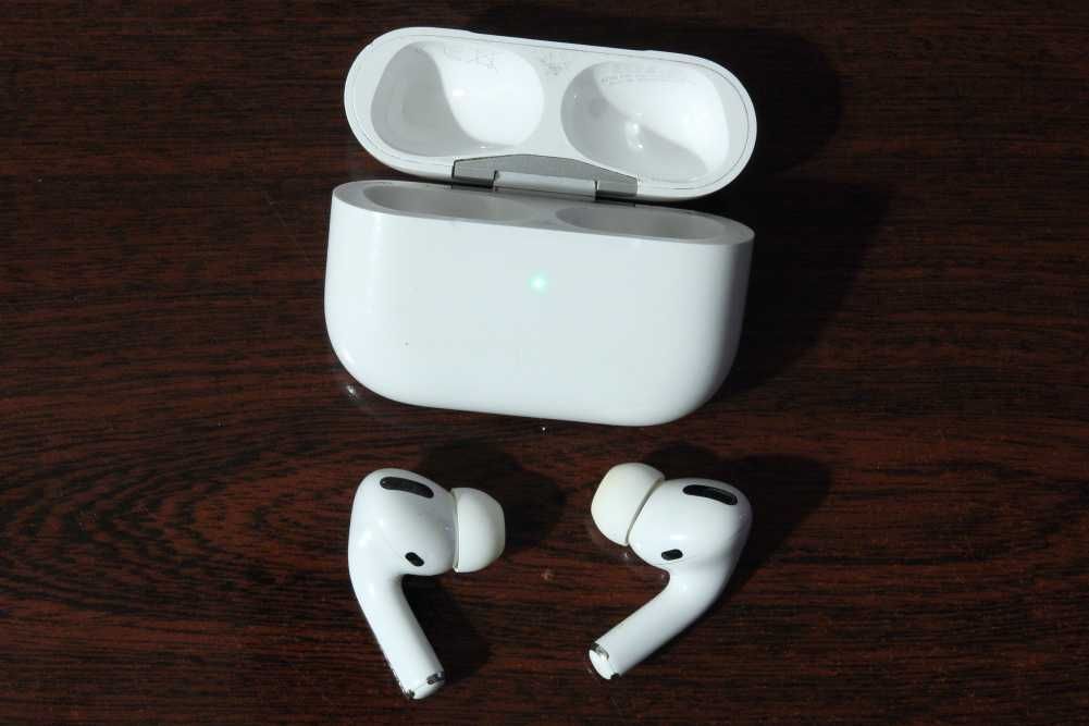 Airpods pro słuchawki bezprzewodowe z mikrofonem firmy Apple