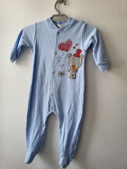 Błękitny niebieski pajac śpioch 68