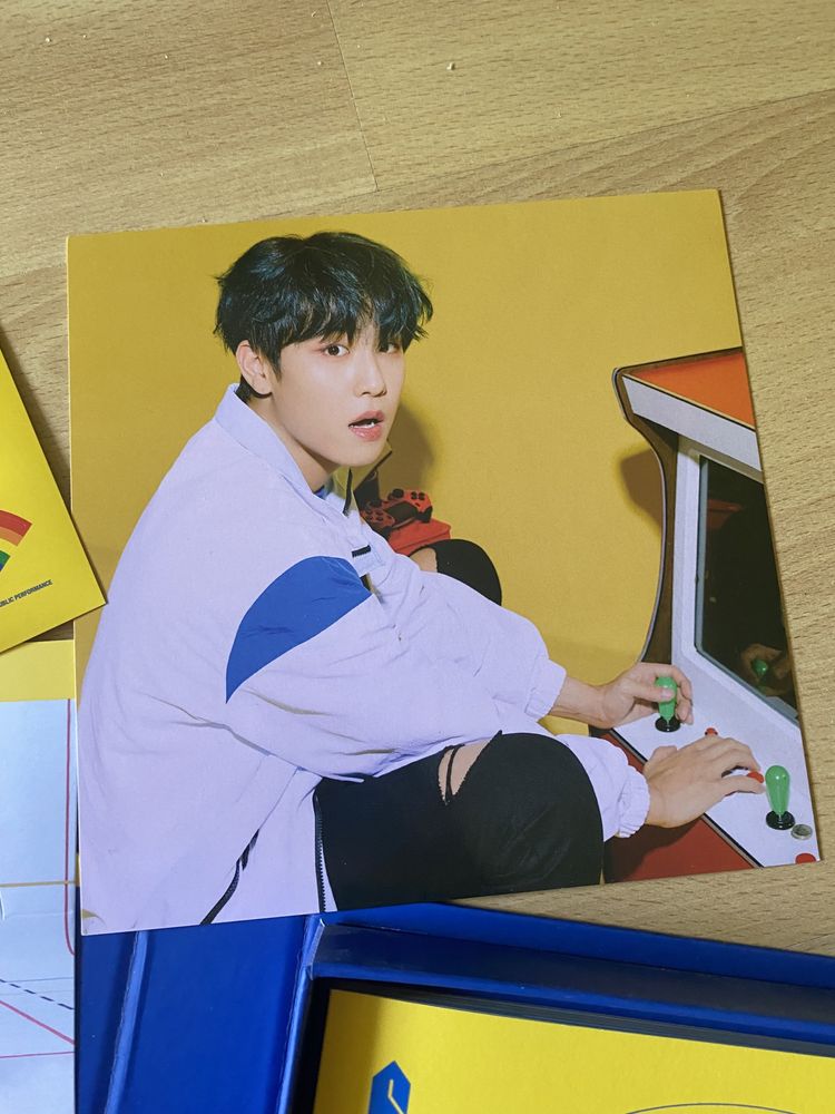 Album AB6IX Vivid