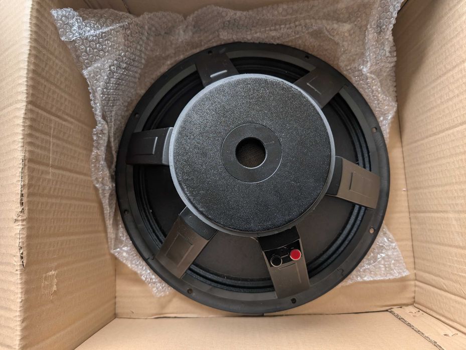 Głośnik subniskotonowy 1200W LC15/3007-8 - uszkodzony
