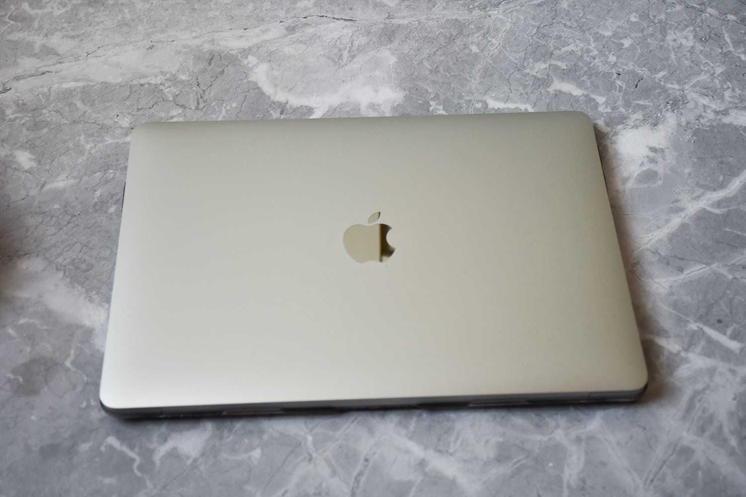 Laptop Macbook AIR 13 M1 8GB 512SSD + ETUI + Adapter