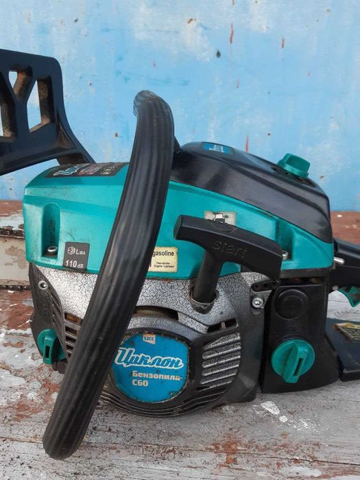 Продам бензопілу