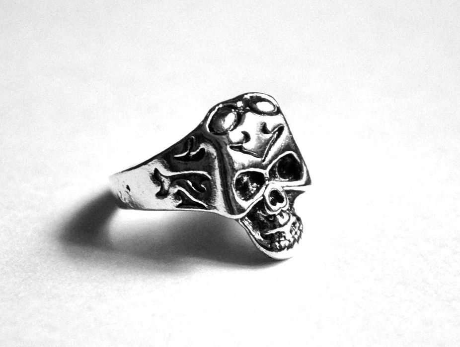 Sygnet stal Czaszka R 18