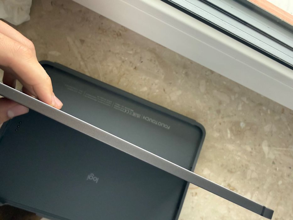 IPad Air 5 generacji Cellular 64 GB cellular klawiatura Logitech