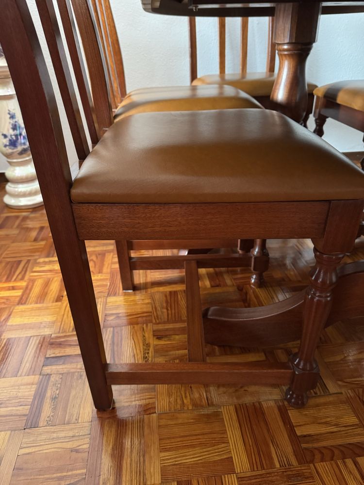 Mesa de sala extensivel com 6 cadeiras