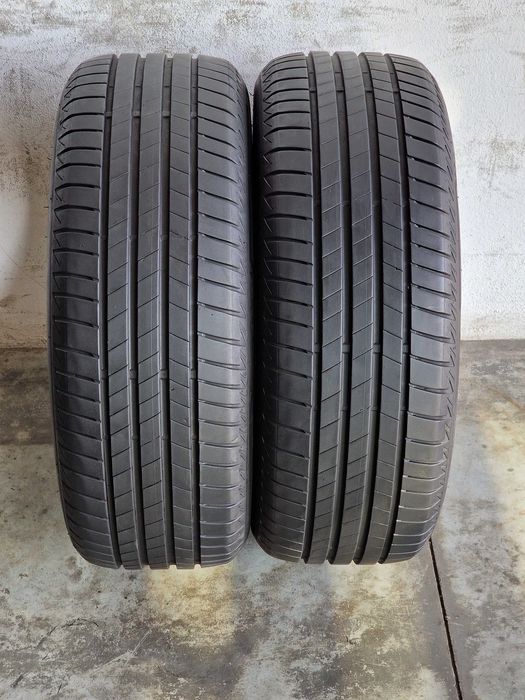 2 Pneus BRIDGESTONE Semi Novos 215/55R17