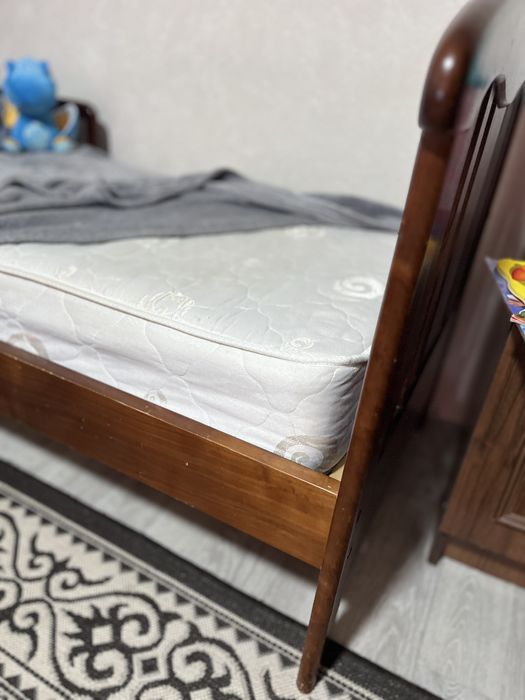 Ліжко підліткове натуральне дерево + бу матрац