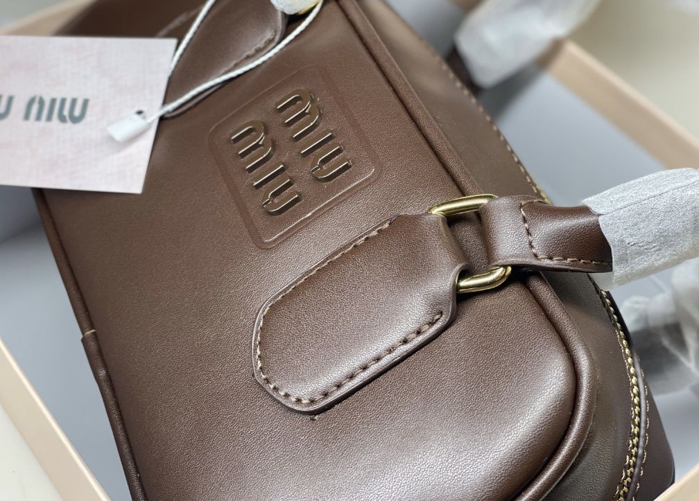 Сумка шоколадна Miu Miu