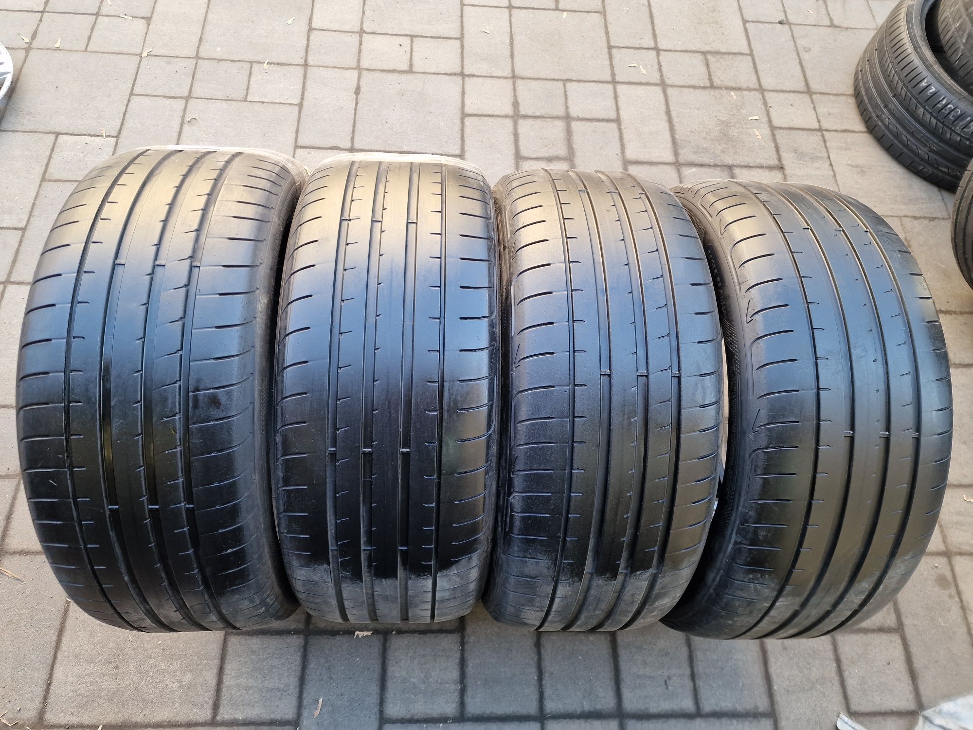 Летняя резина 265/40 R21 Goodyear