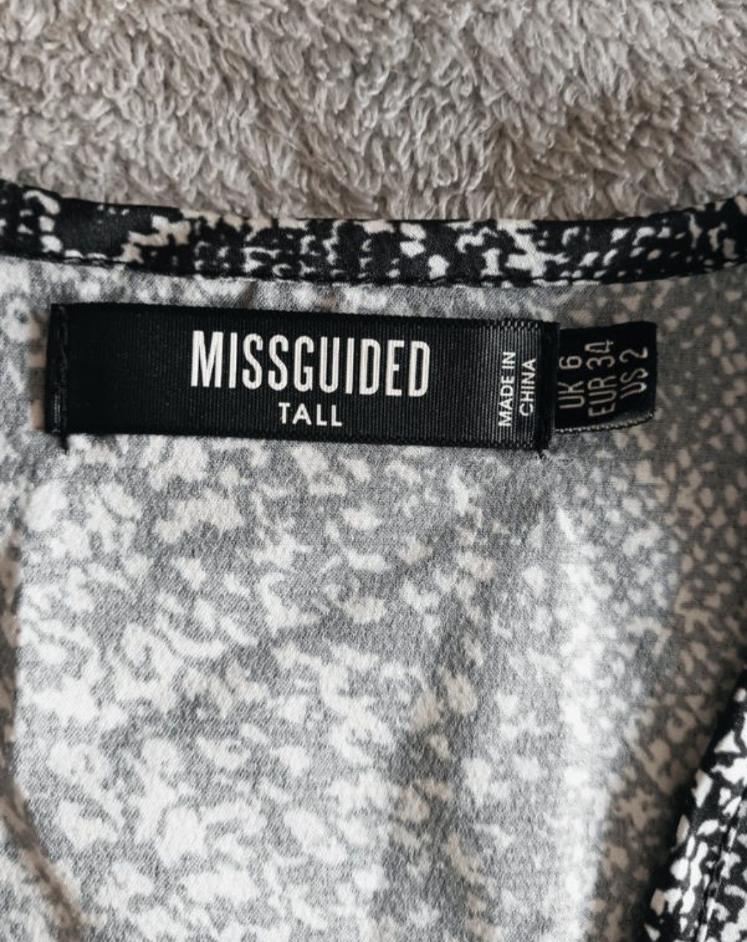 Missguided p.XS/S атласний боді зі зміїним принтом