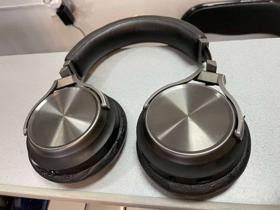 Бездротові ігрові навушники Corsair Virtuoso RGB Wireless