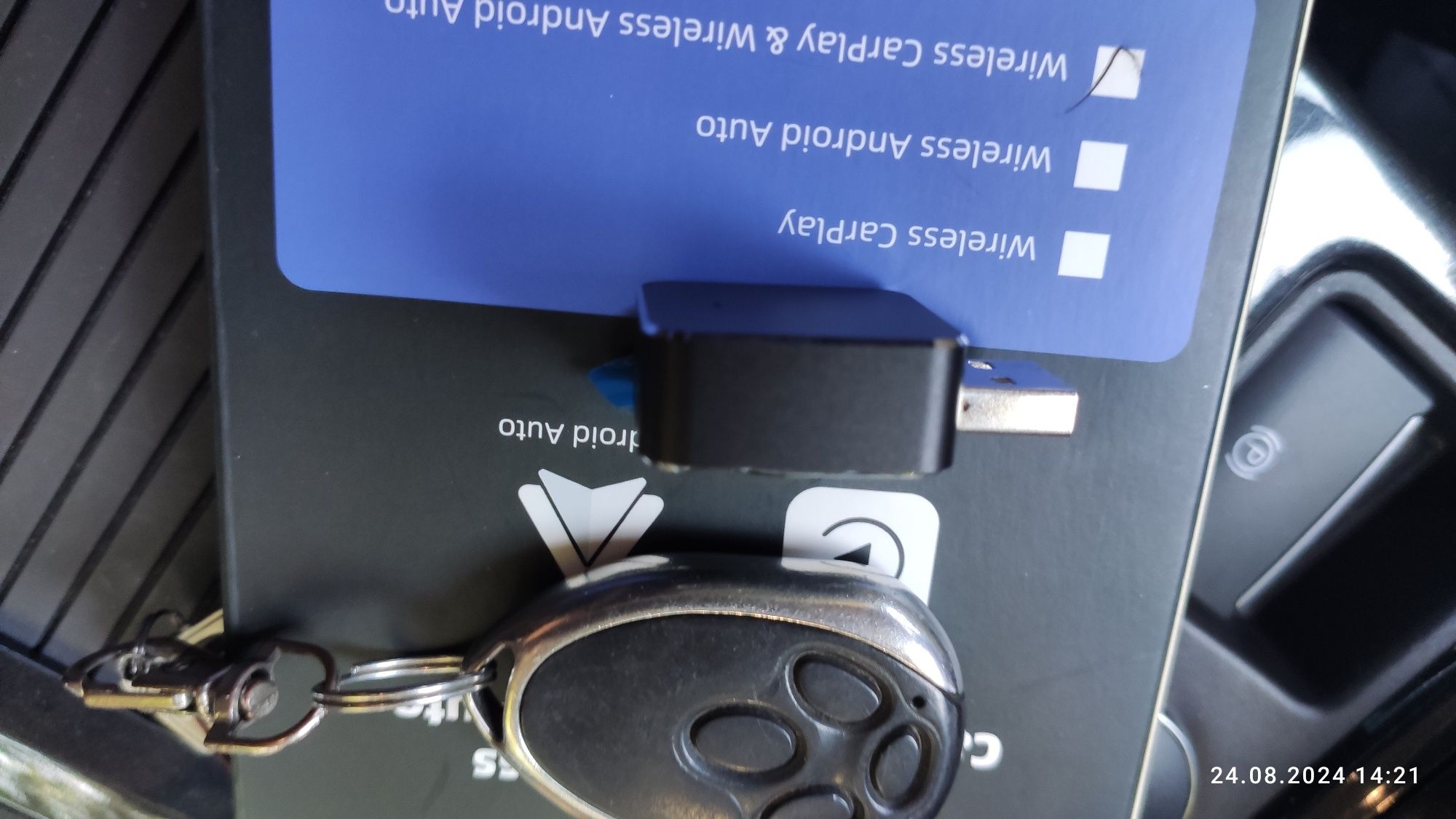 Продам безпровідний адаптер два в одному:андроід-авто і епелкартплей