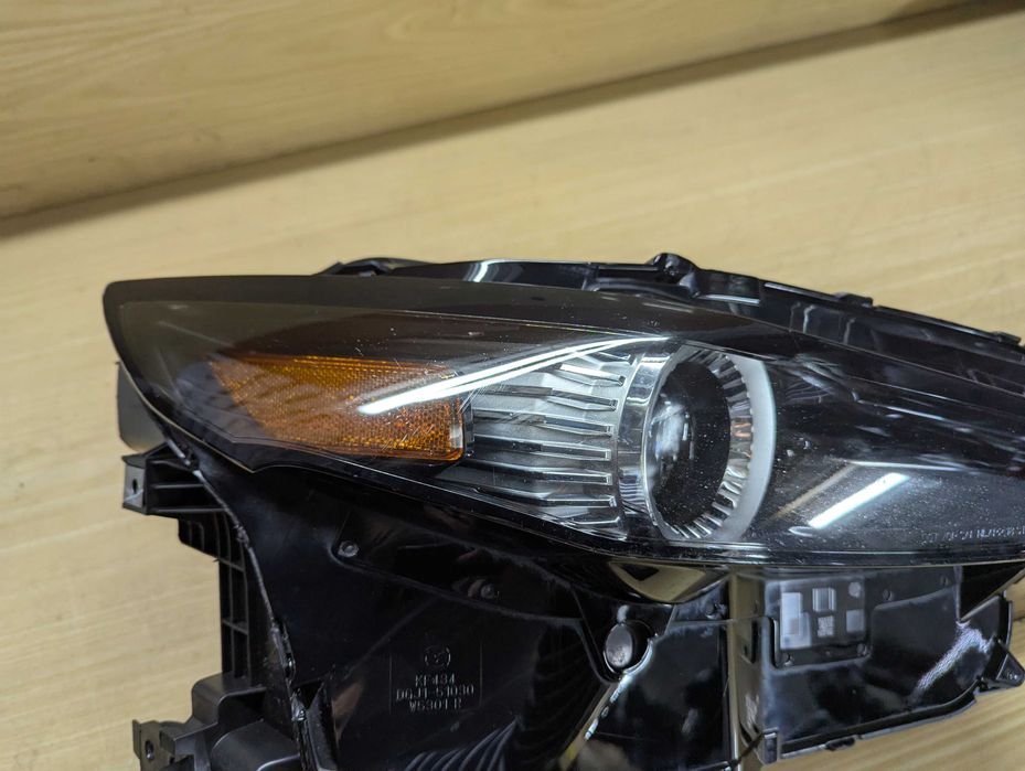 Фара Mazda CX30 USA
