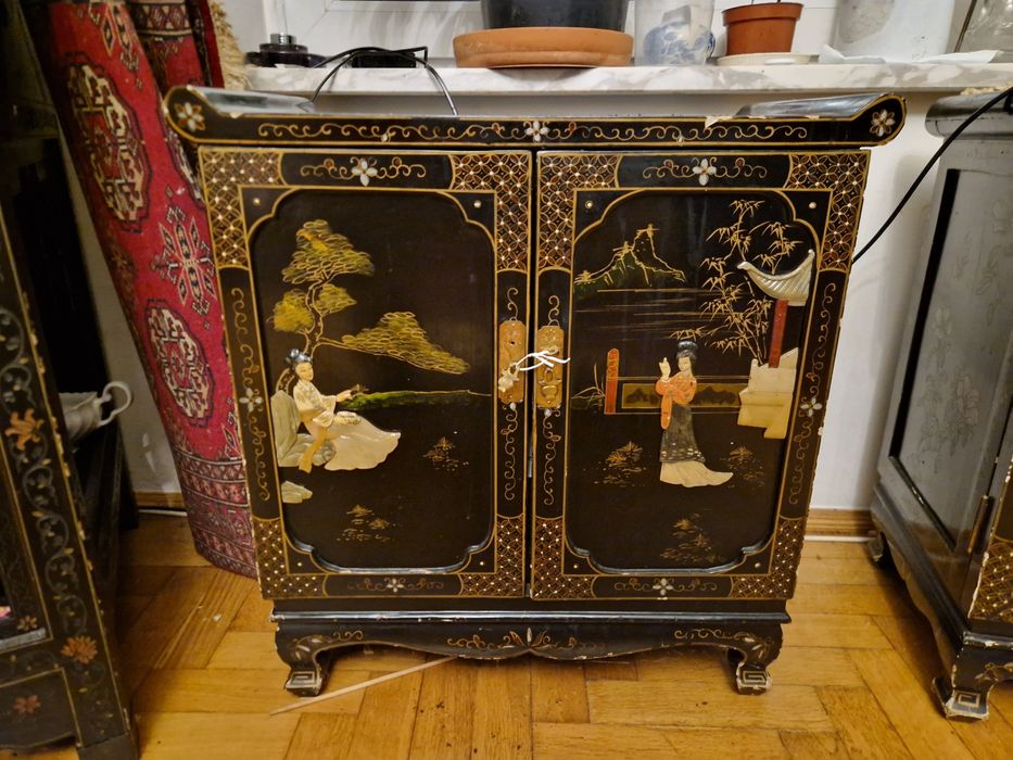 Dwie stare japońskie szafeczki z laki