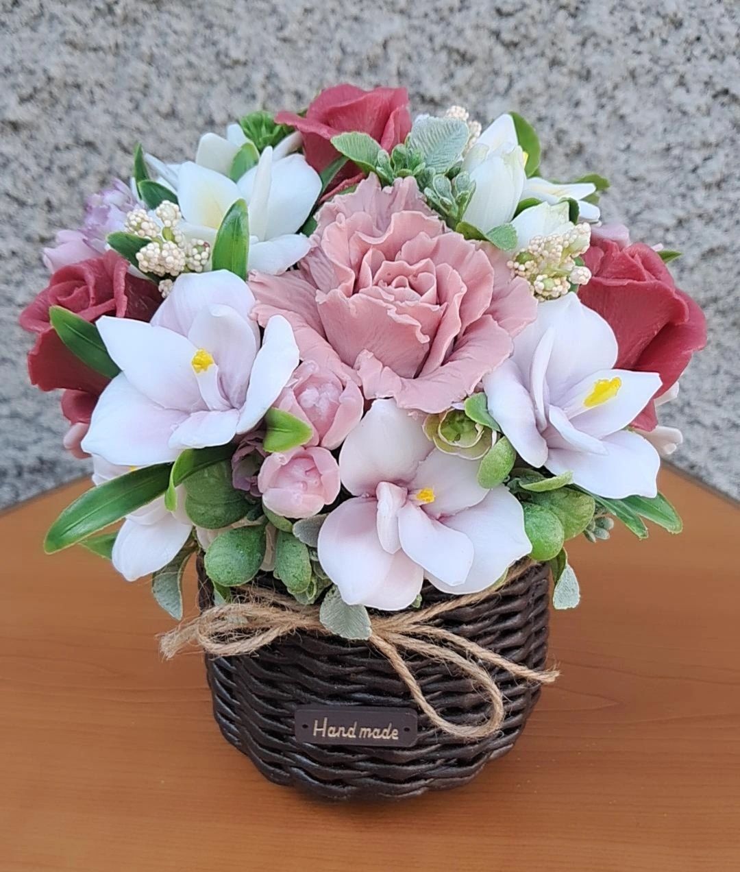 Букет роз из мыла в корзине