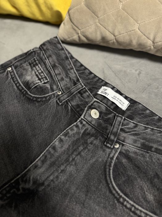 Чорні жіночі джинси прямого крою