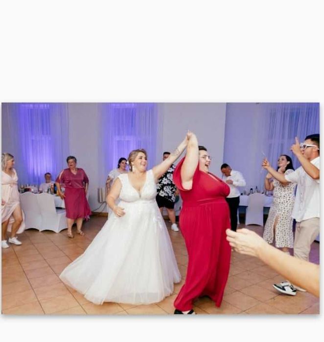 Suknia ślubna plus size