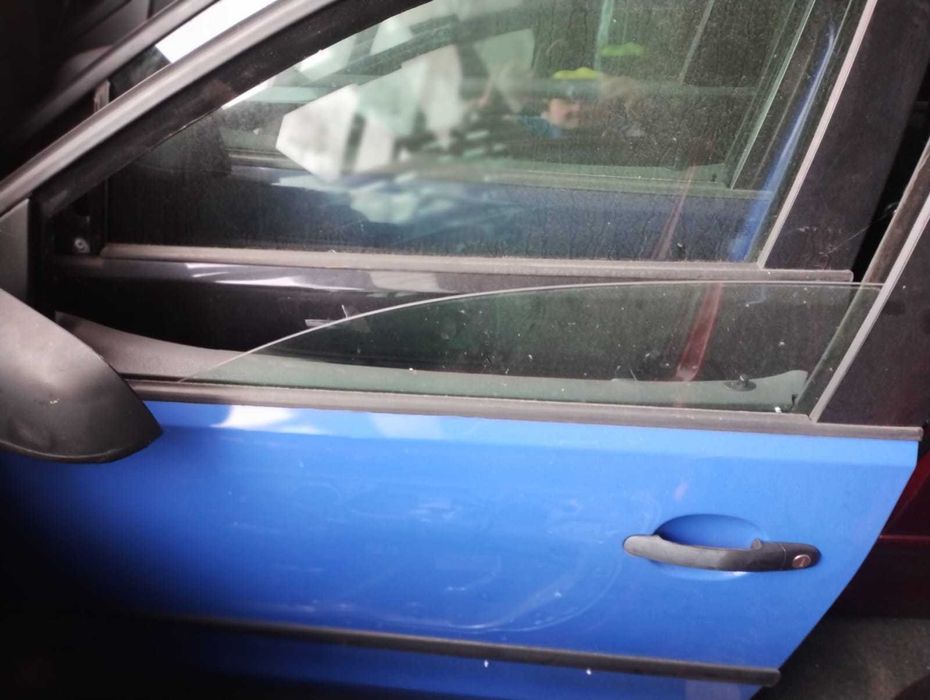 Kompletne drzwi przód lewe prawe Vw Polo 9n 02-09 Kod koloru: LA5F