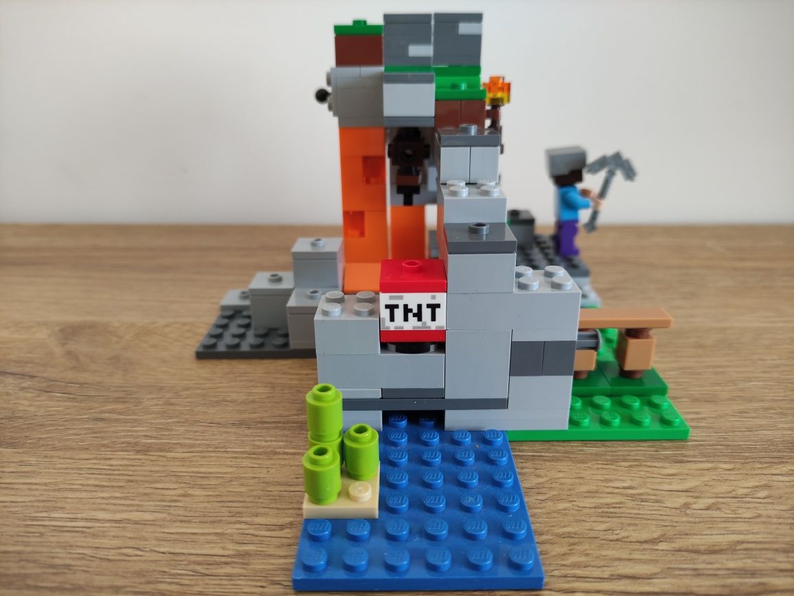 LEGO Minecraft 21141 - Jaskinia zombie