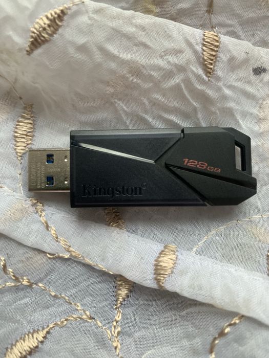 Продам флешку 128 GB