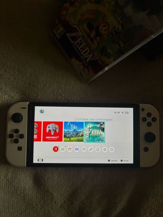 Nintendo Switch OLED 64GB White + Super Mario Bros. Wonder