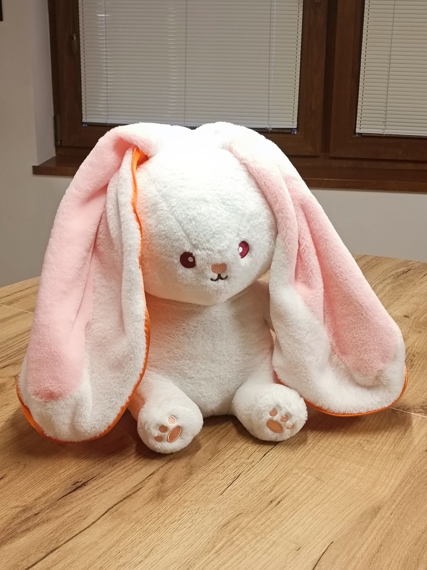 Miękka maskotka królik w marchewce duży 35cm