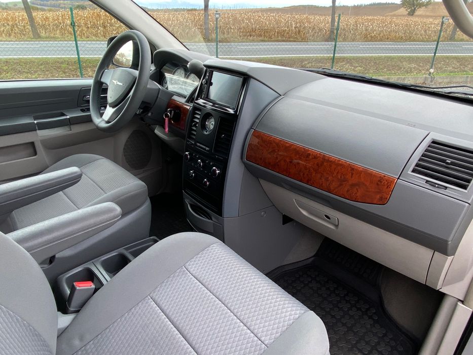 Chrysler Town & Country LPG Xenon 7 miejsc zadbany