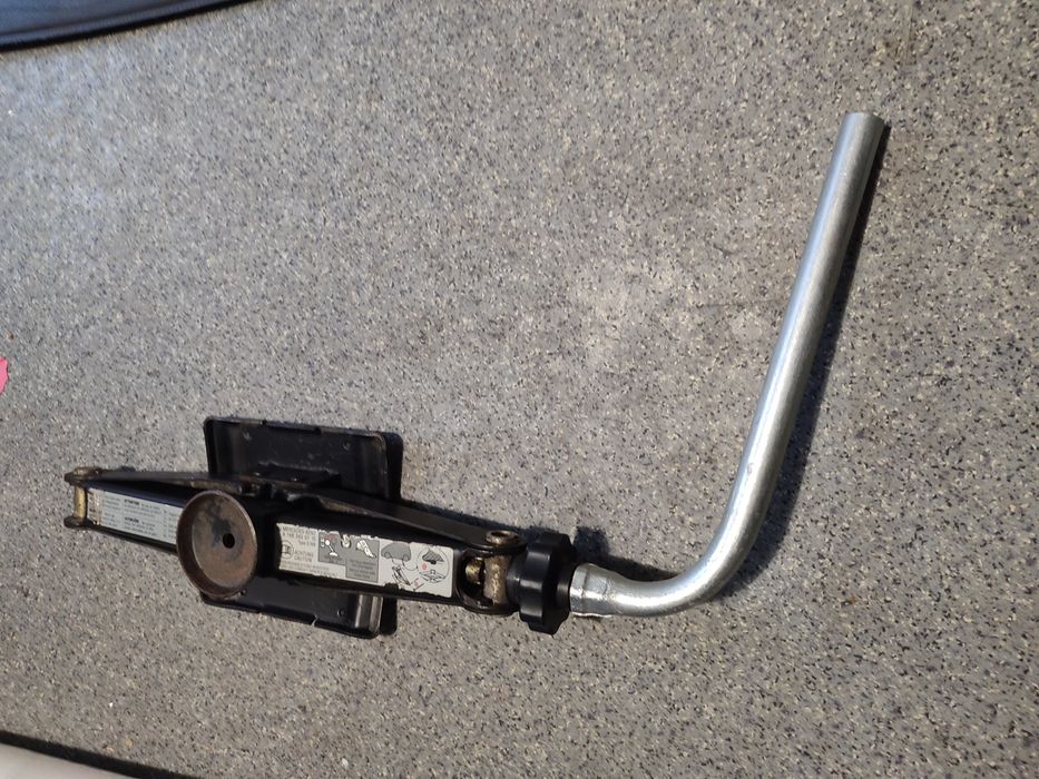 Домкрат Мерседес А клас Mercedes A class