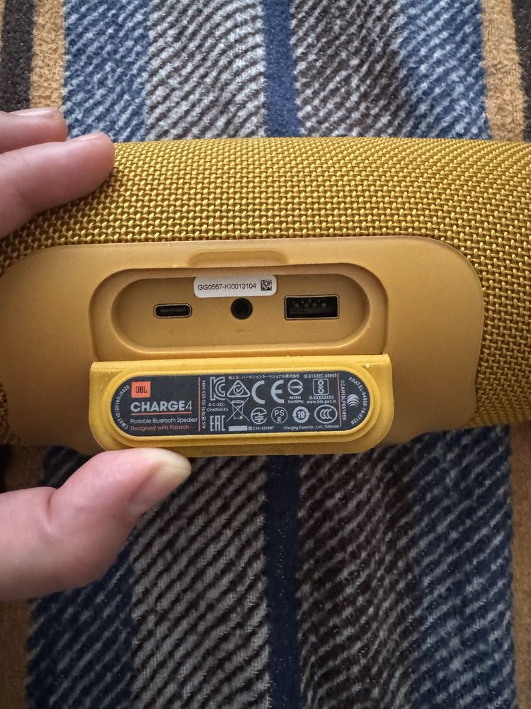 Колонка JBL CHARGE 4 жовта , б/у
