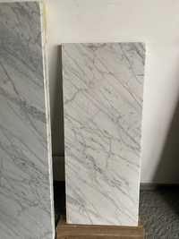 Parapet marmurowy biało-szary (Carrara), gr. 3 cm, 27x65cm